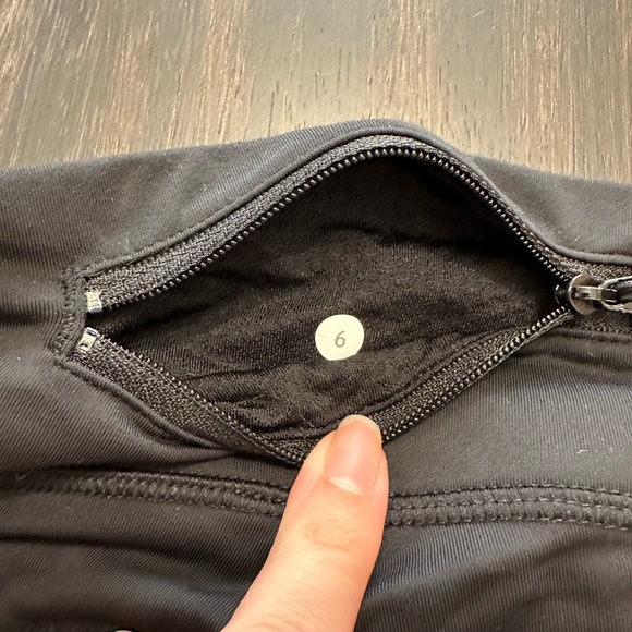 Black Lululemon crops - Picture 5 of 6